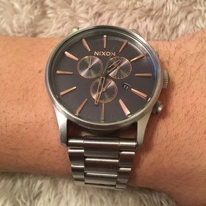 I’m selling NIXON Never be Late. Men’s Watch